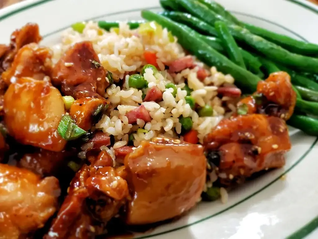 Irresistible Lemon Garlic Butter Chicken Thighs and Green Beans Skillet Recipe