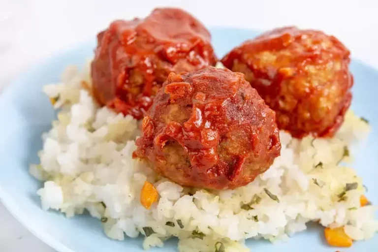 Cheesy Turkey Meatballs Stuffed With Keto-Friendly Cauliflower Rice