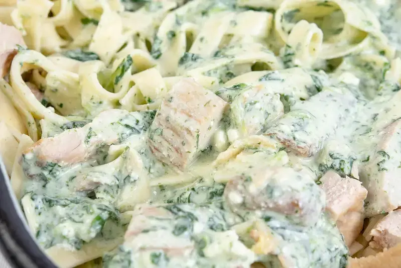 Flavorful Spinach Chicken Casserole with Cream Cheese and Mozzarella Recipe