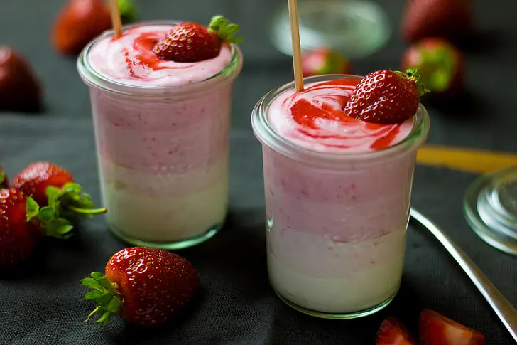 5-Minute Strawberry Cheesecake Frozen Yogurt Recipe