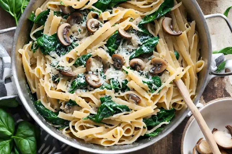 Delicious One-Pot Garlic Parmesan Pasta with Spinach and Mushrooms Recipe