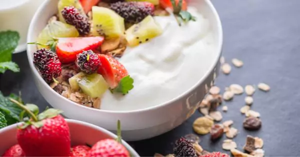 4 Breakfast Superfoods Guaranteed to Fire Up Metabolism and Banish Bloat, Say Top Nutritionists
