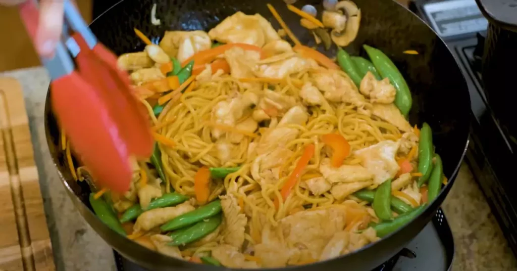Lo Mein Chicken Noodles – Easy and Delicious Recipe!