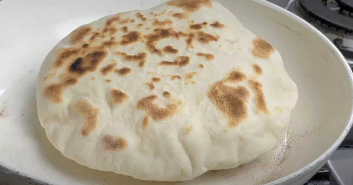 Pita Bread, Flat or Balloon Bread? Whatever you call it it’s the most easy bread ever! (no oven)