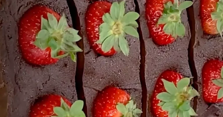 How to Make Creamy and Delicious Strawberry Fudge at Home