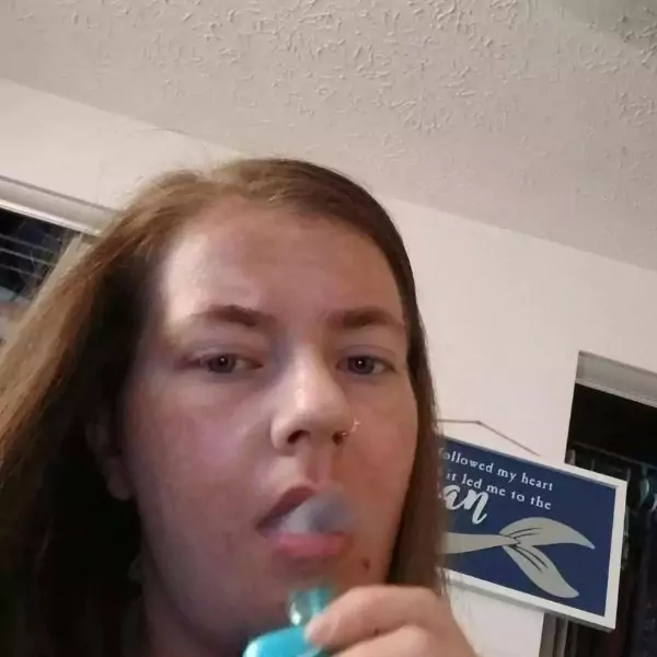 Woman Warns of Severe Side Effects of Vaping After 67oz of Black Slime Found in Her Lungs