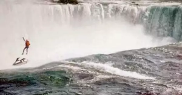 Chilling Final Moments Captured in Niagara Falls Photo of Stuntman Before Disaster