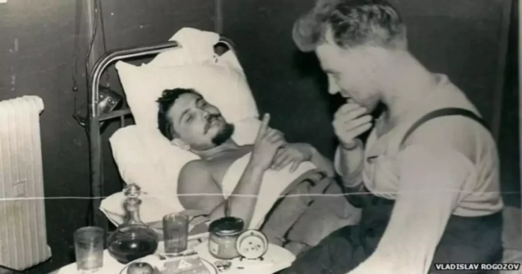 Surgeon Forced to Perform His Own Appendix Removal in Antarctica and Miraculously Survives